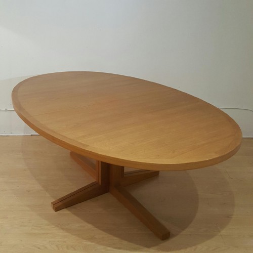 John Mortessen – Table ovale teck blond