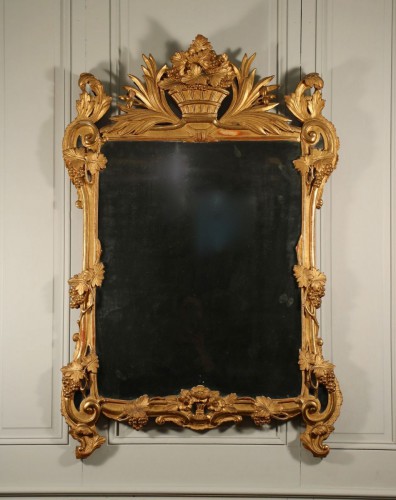 Miroir, époque Louis XV, bois sculpté et doré, Provence