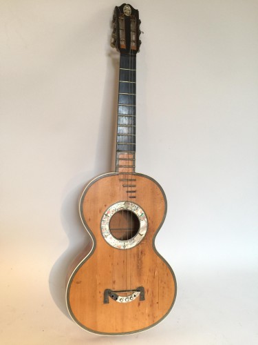 Guitare début XIX ème siècle signée de Henry LÉTÈ.