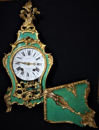 Cartel et son cul de lampe Louis XV laqué vert