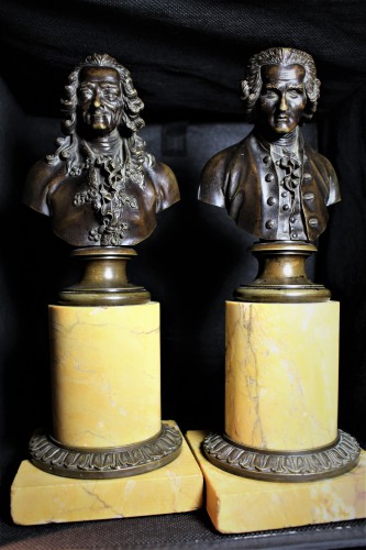 Paire de bustes en bronze de Voltaire et Rousseau