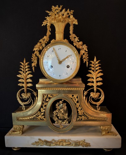 Pendule de cheminée en bronze doré fin Louis XVI