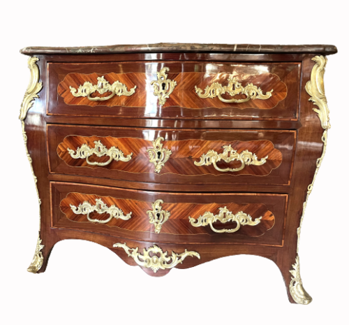 Commode Louis XV estampillée N.A LAPIE