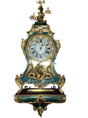 Cartel et son cul de lampe en corne verte Louis XV signé RAGOT